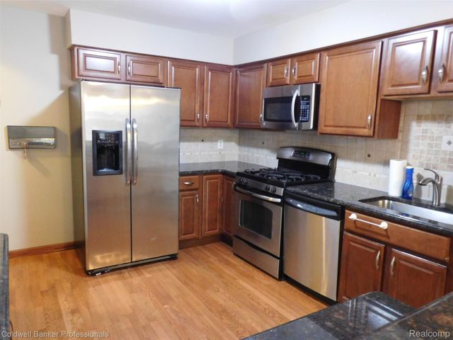 1500 Brentwood Drive, Troy, MI 48098