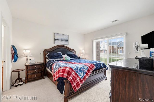 28218 S Pointe Lane, New Baltimore, MI 48051