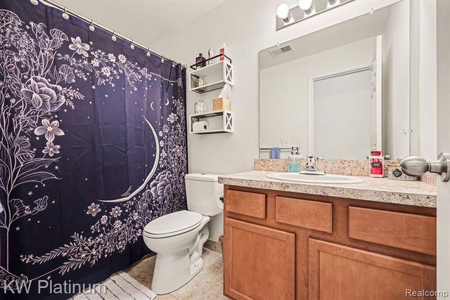 28218 S Pointe Lane, New Baltimore, MI 48051