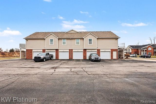 28218 S Pointe Lane, New Baltimore, MI 48051