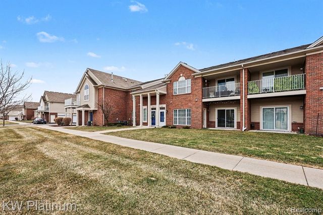 28218 S Pointe Lane, New Baltimore, MI 48051