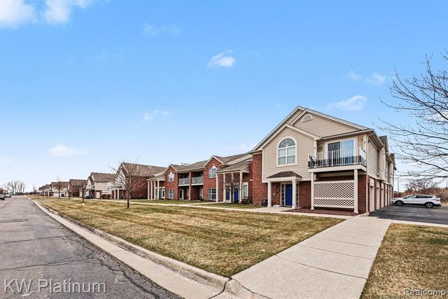 28218 S Pointe Lane, New Baltimore, MI 48051