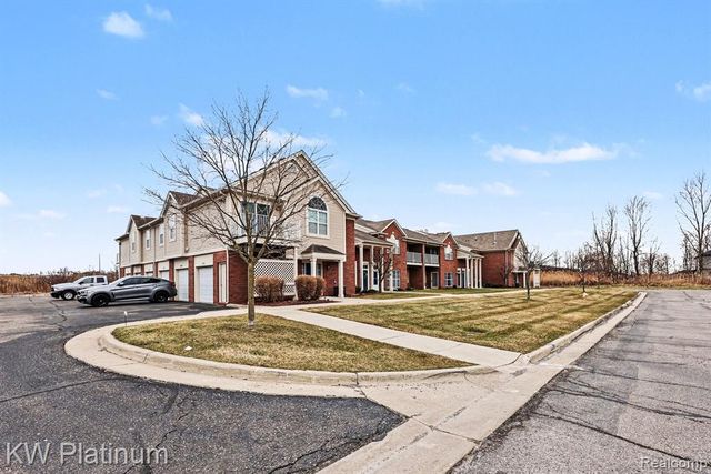 28218 S Pointe Lane, New Baltimore, MI 48051