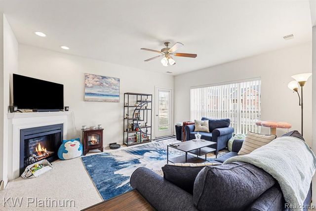 28218 S Pointe Lane, New Baltimore, MI 48051