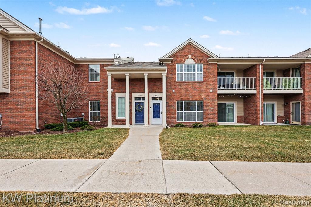 28218 S Pointe Lane, New Baltimore, MI 48051