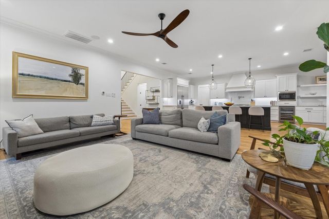 1260 Candlelight Lane, Houston, TX 77018