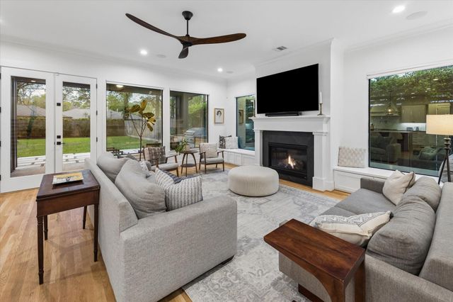 1260 Candlelight Lane, Houston, TX 77018