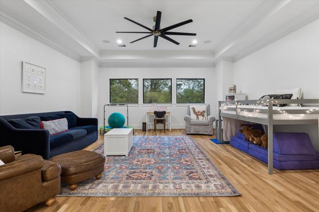 1260 Candlelight Lane, Houston, TX 77018