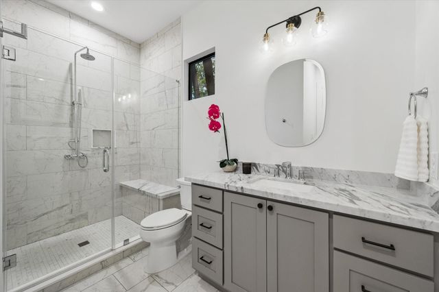 1260 Candlelight Lane, Houston, TX 77018