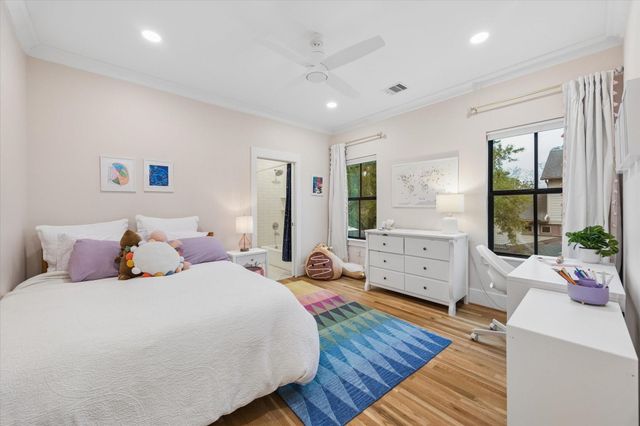 1260 Candlelight Lane, Houston, TX 77018