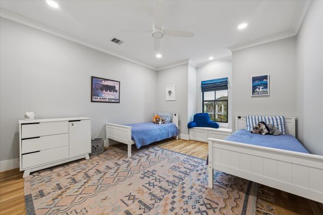 1260 Candlelight Lane, Houston, TX 77018