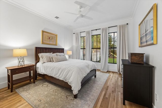 1260 Candlelight Lane, Houston, TX 77018