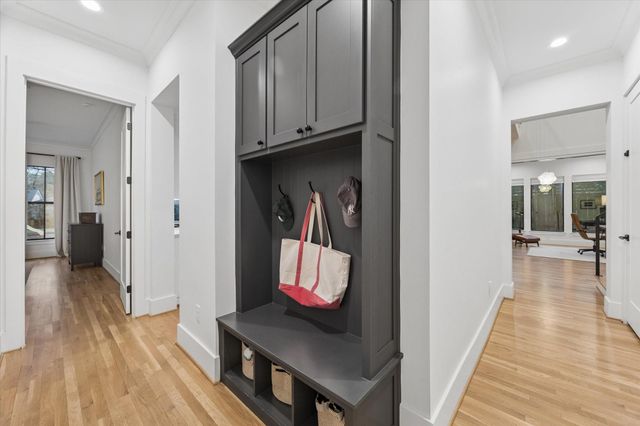 1260 Candlelight Lane, Houston, TX 77018