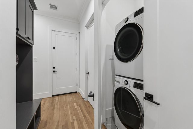 1260 Candlelight Lane, Houston, TX 77018