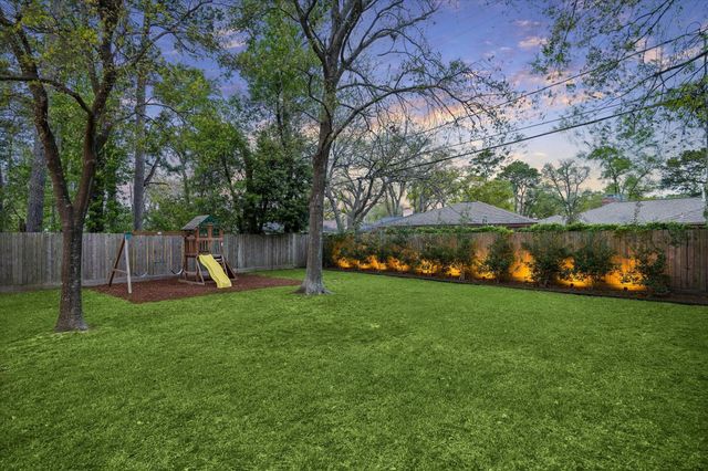 1260 Candlelight Lane, Houston, TX 77018