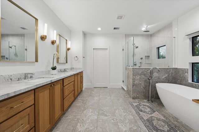 1260 Candlelight Lane, Houston, TX 77018