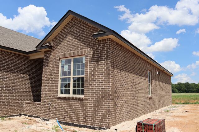 225 Harvest Moon Dr, Clarksville, TN 37043