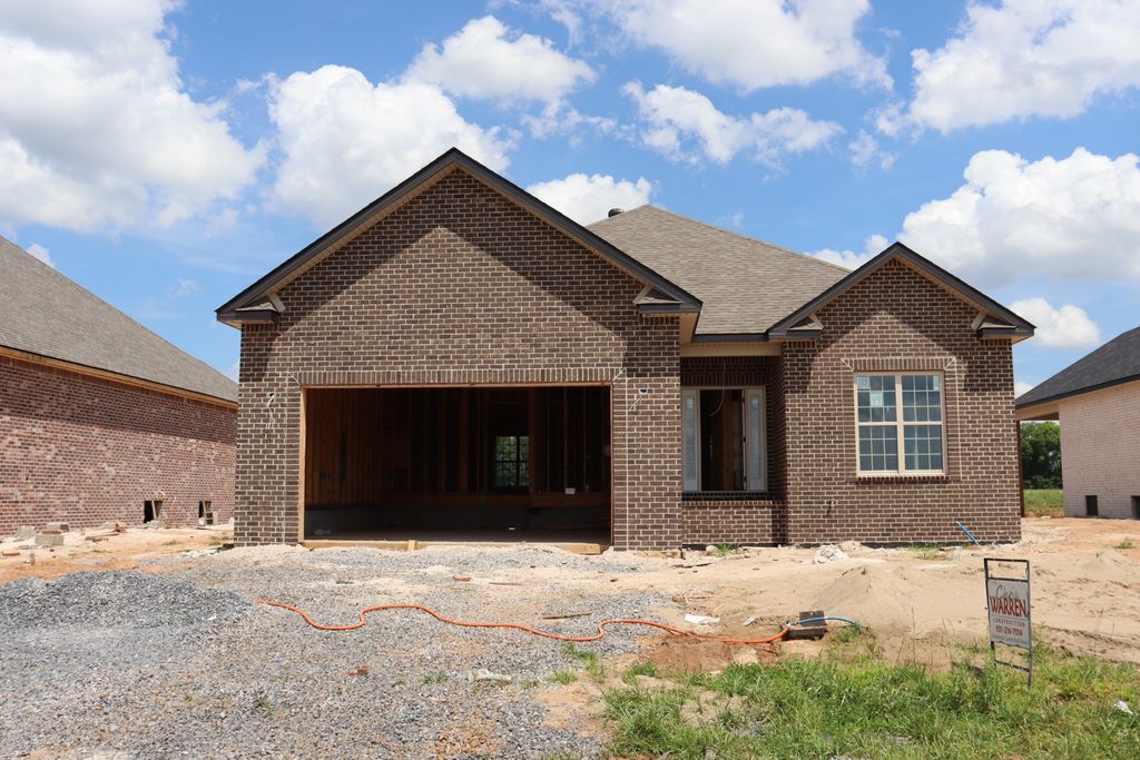 225 Harvest Moon Dr, Clarksville, TN 37043