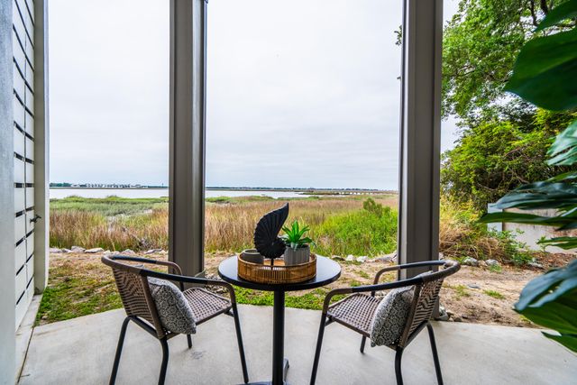 945 Cove Bay Lane 14, Mount Pleasant, SC 29464