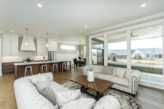 2608 Bentley Drive SW, Rochester, MN 55902