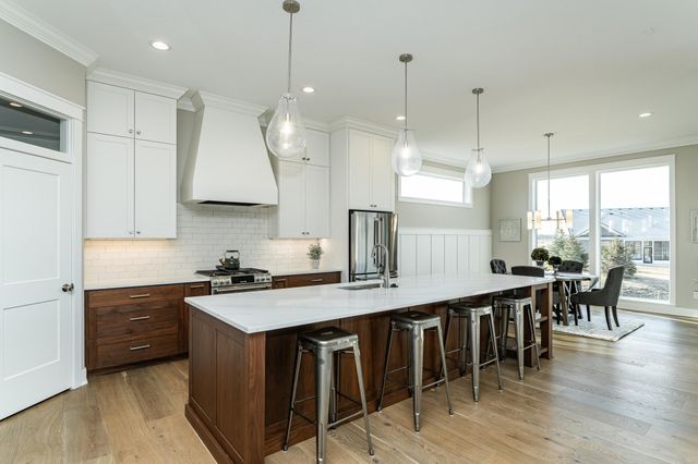 2608 Bentley Drive SW, Rochester, MN 55902