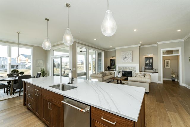 2608 Bentley Drive SW, Rochester, MN 55902