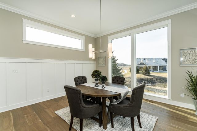 2608 Bentley Drive SW, Rochester, MN 55902