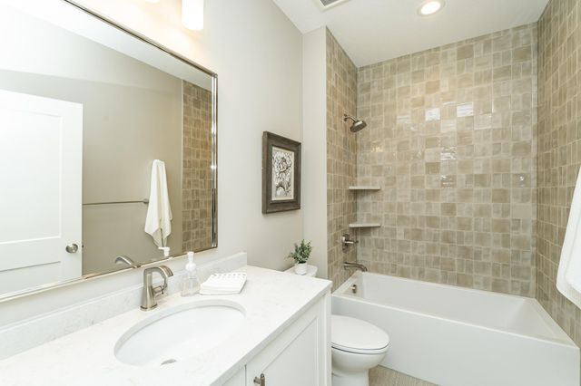 2608 Bentley Drive SW, Rochester, MN 55902