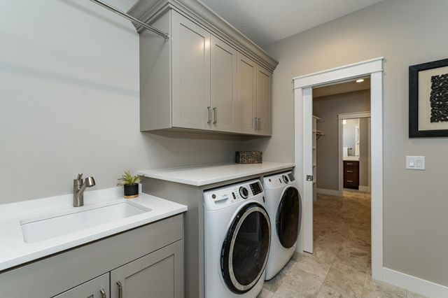 2608 Bentley Drive SW, Rochester, MN 55902