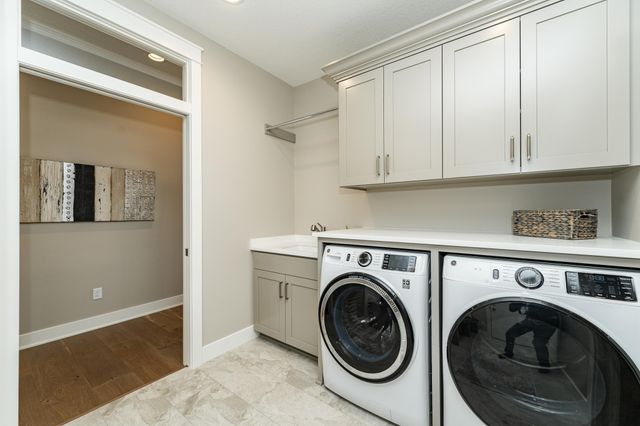 2608 Bentley Drive SW, Rochester, MN 55902