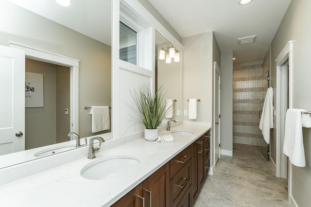 2608 Bentley Drive SW, Rochester, MN 55902