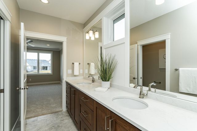 2608 Bentley Drive SW, Rochester, MN 55902