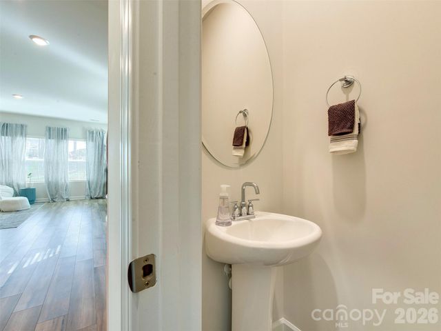 4009 Woodland View Drive, Charlotte, NC 28215