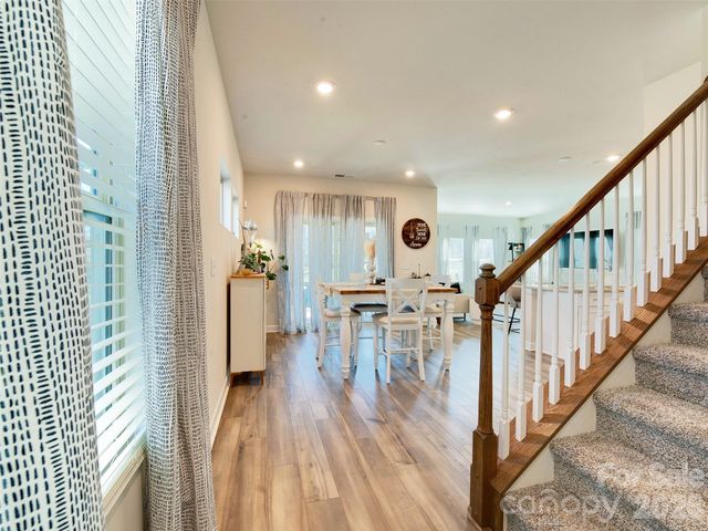 4009 Woodland View Drive, Charlotte, NC 28215