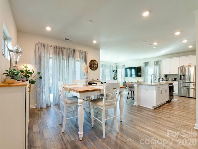 4009 Woodland View Drive, Charlotte, NC 28215