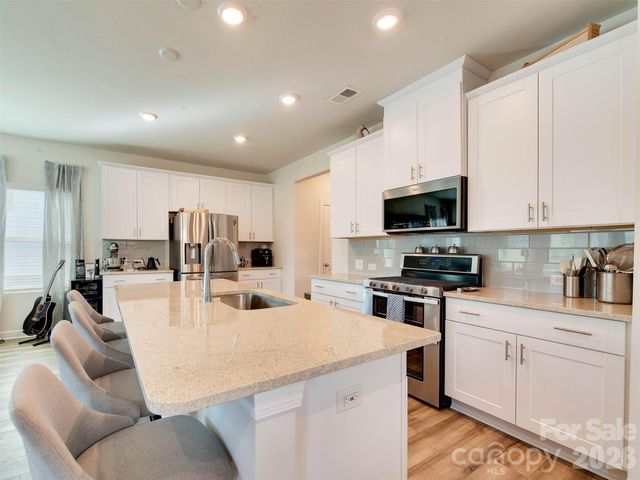 4009 Woodland View Drive, Charlotte, NC 28215