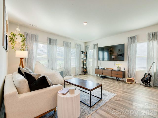 4009 Woodland View Drive, Charlotte, NC 28215