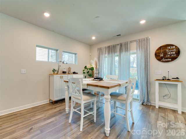 4009 Woodland View Drive, Charlotte, NC 28215