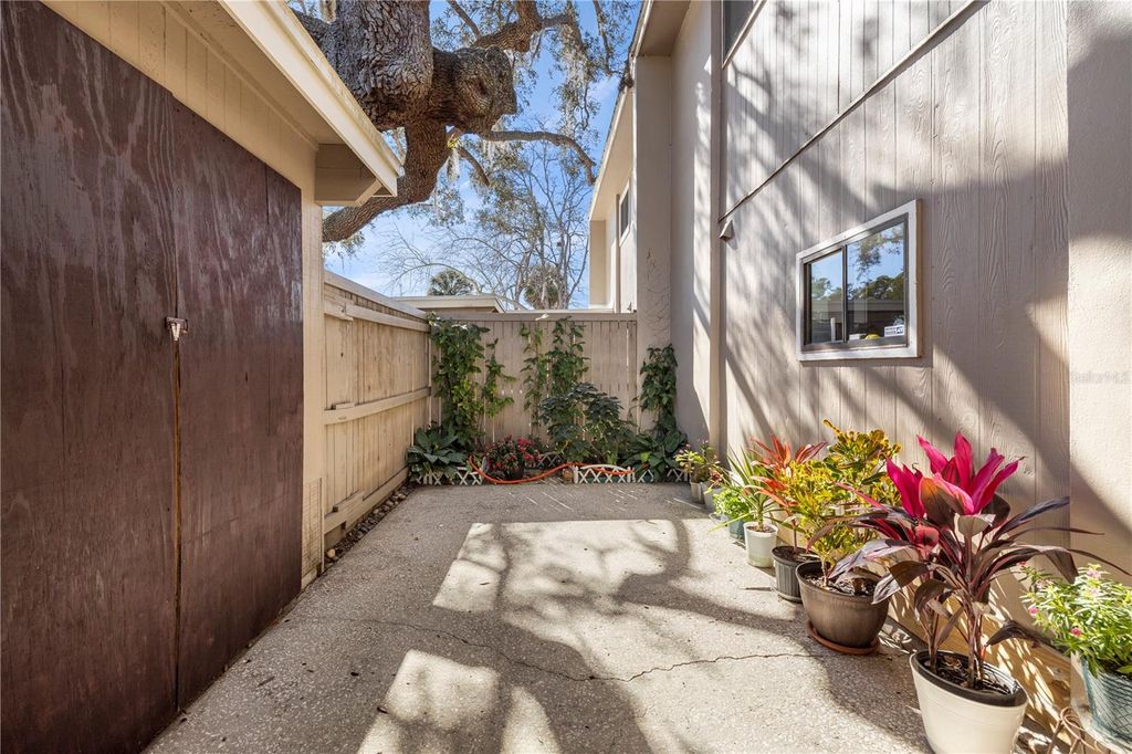 Image 3 of property listing at 8606 PALM LANE, Temple Terrace, FL 33637