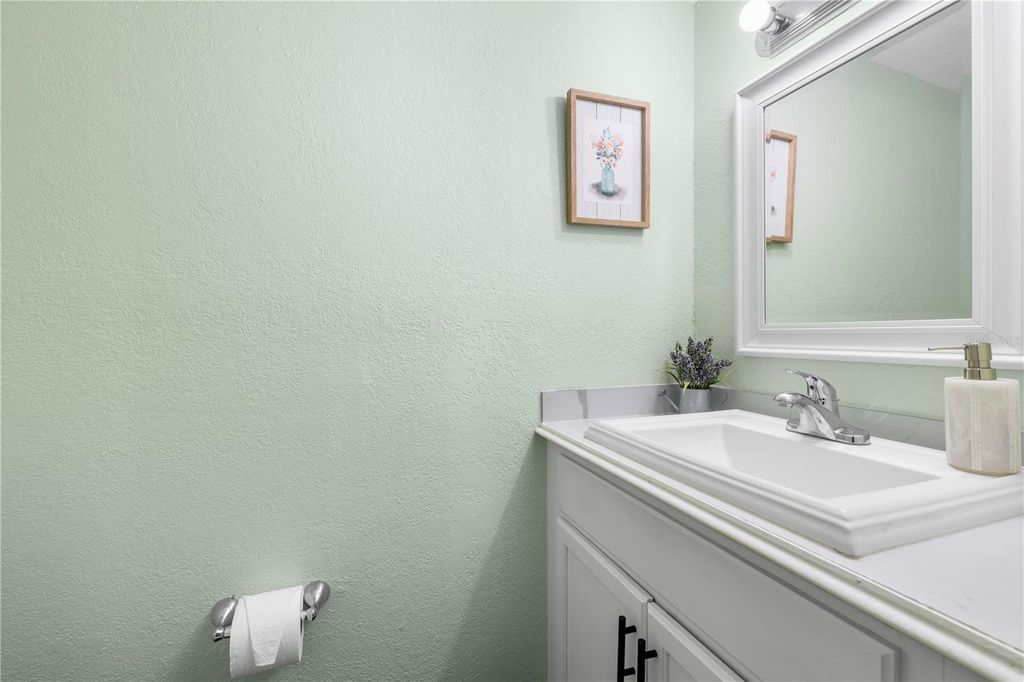 Image 23 of property listing at 8606 PALM LANE, Temple Terrace, FL 33637