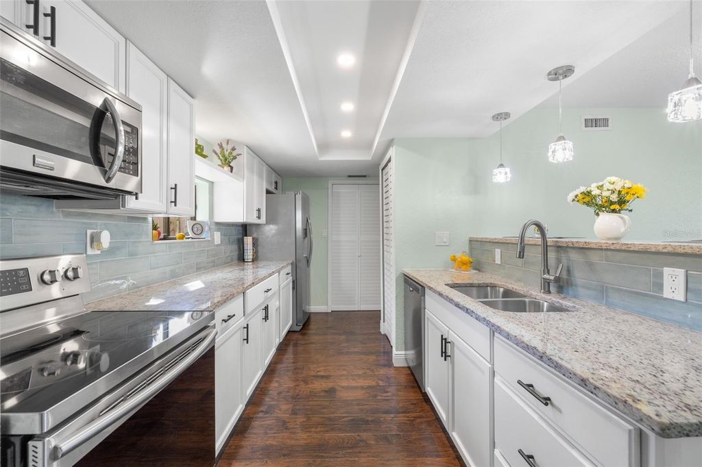 Image 6 of property listing at 8606 PALM LANE, Temple Terrace, FL 33637