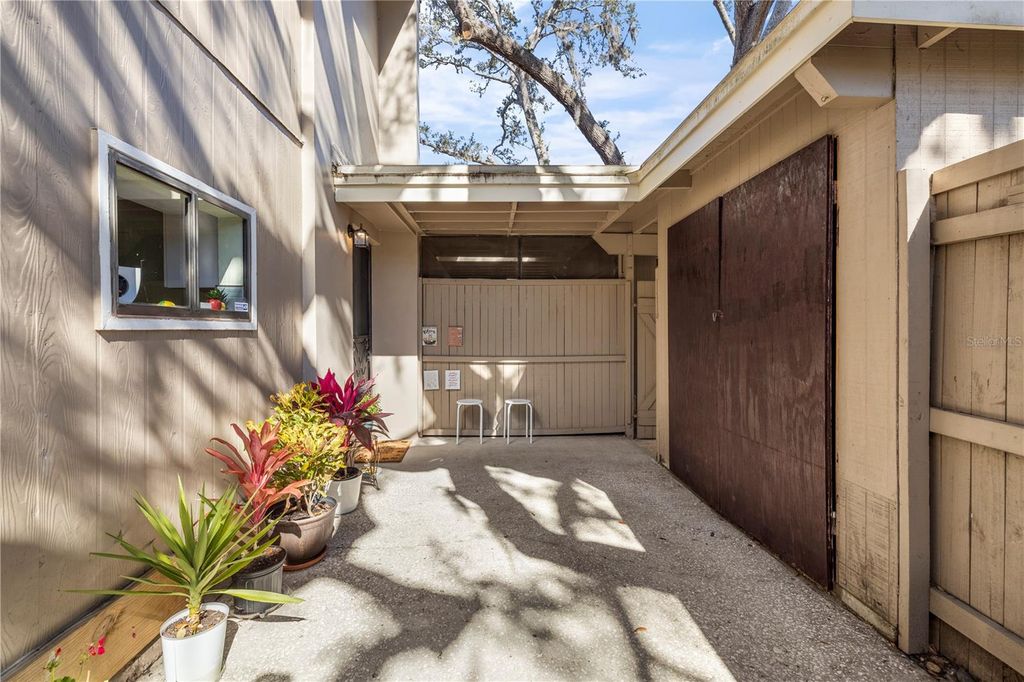 Image 51 of property listing at 8606 PALM LANE, Temple Terrace, FL 33637