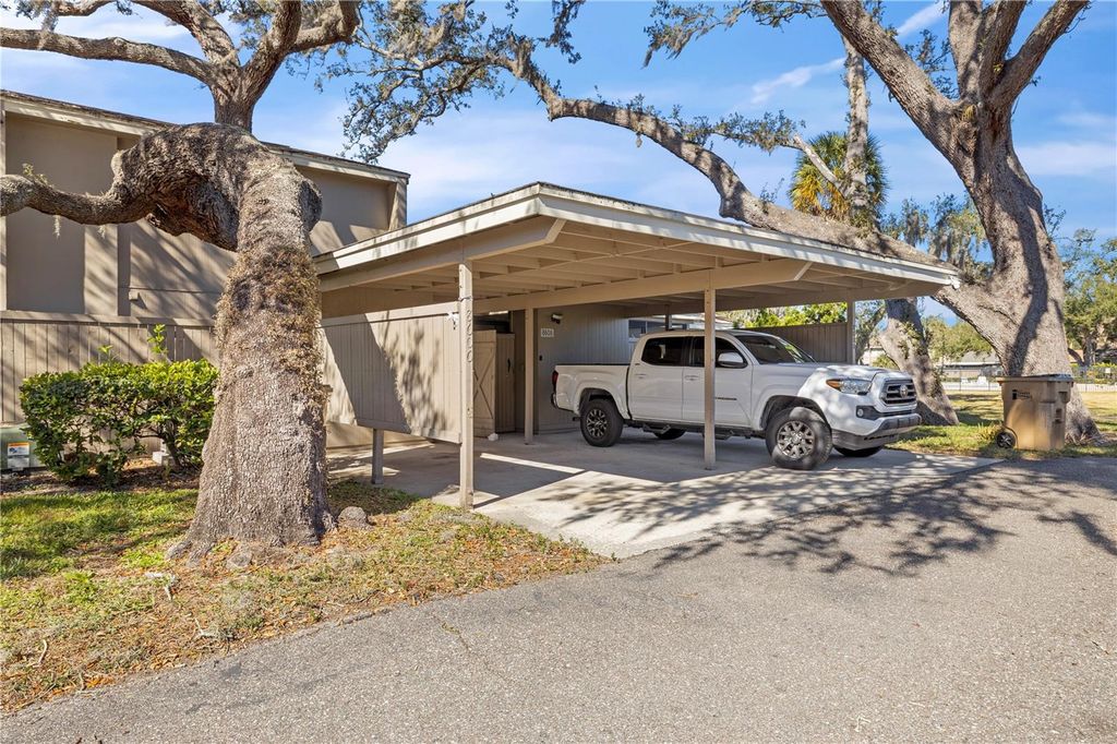 Image 54 of property listing at 8606 PALM LANE, Temple Terrace, FL 33637