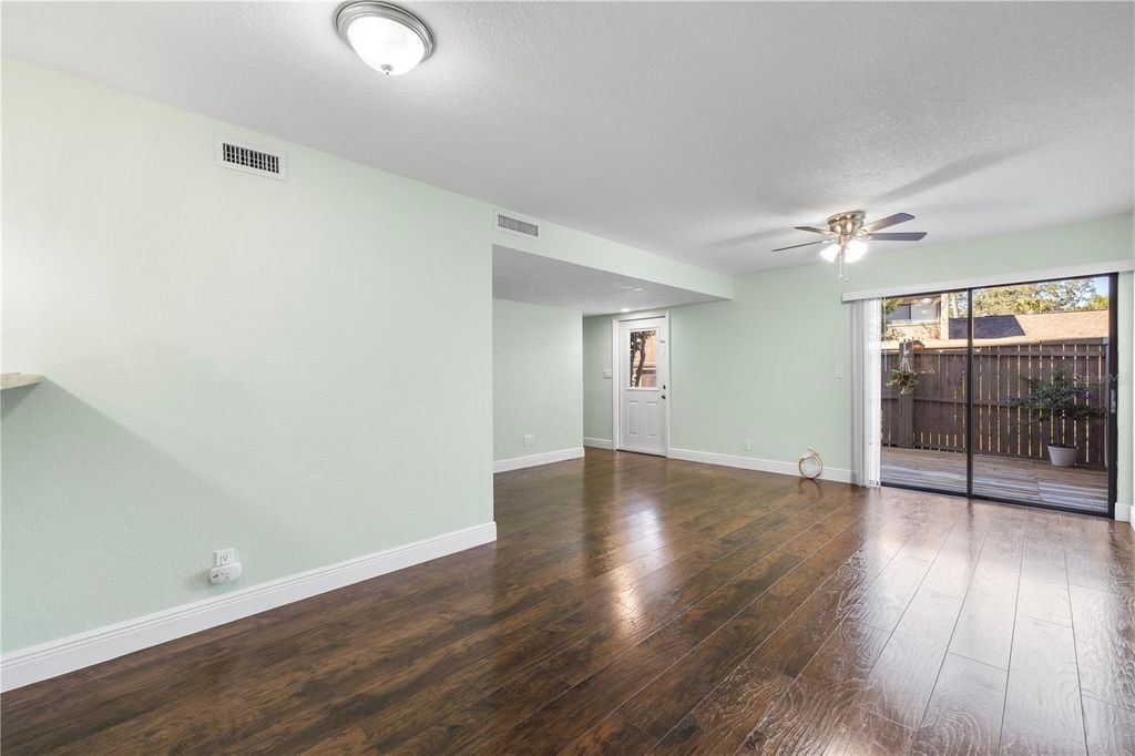 Image 8 of property listing at 8606 PALM LANE, Temple Terrace, FL 33637