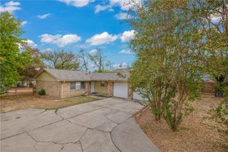 1313 Leacrest Drive, College Station, TX 77840