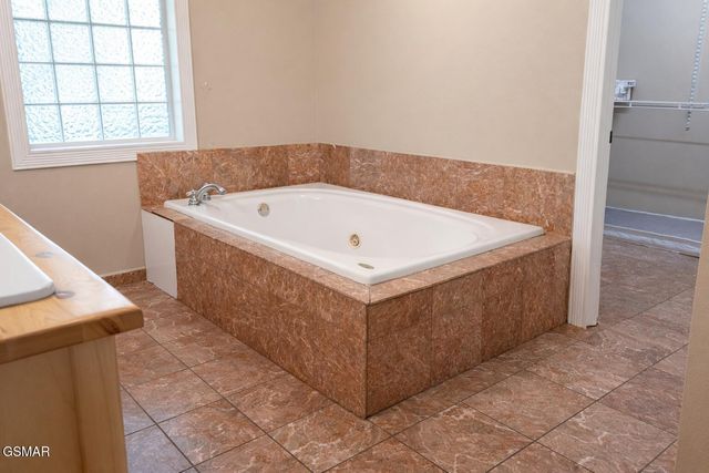 1463 Red Cedar Lane, Sevierville, TN 37876