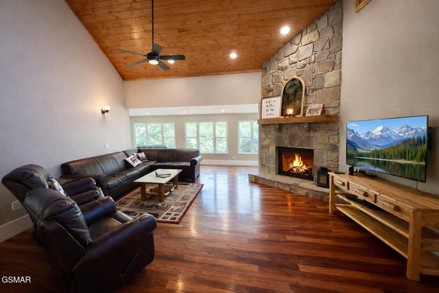 1463 Red Cedar Lane, Sevierville, TN 37876