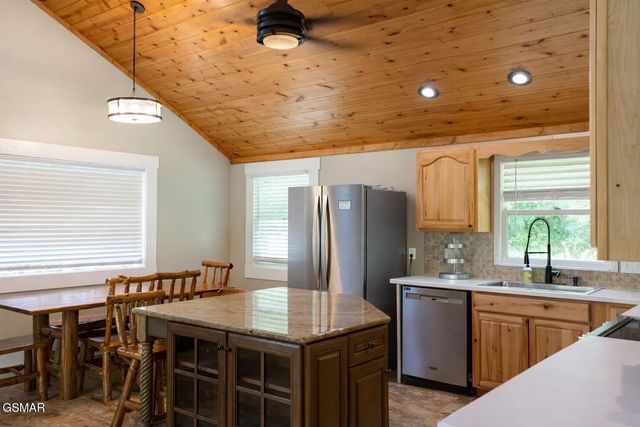 1463 Red Cedar Lane, Sevierville, TN 37876