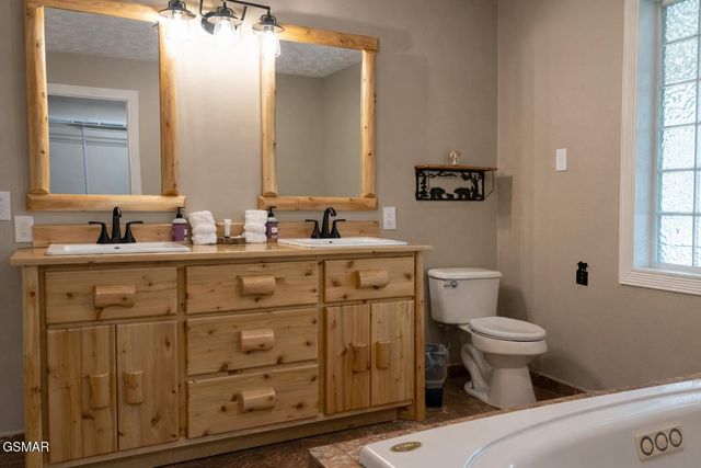 1463 Red Cedar Lane, Sevierville, TN 37876