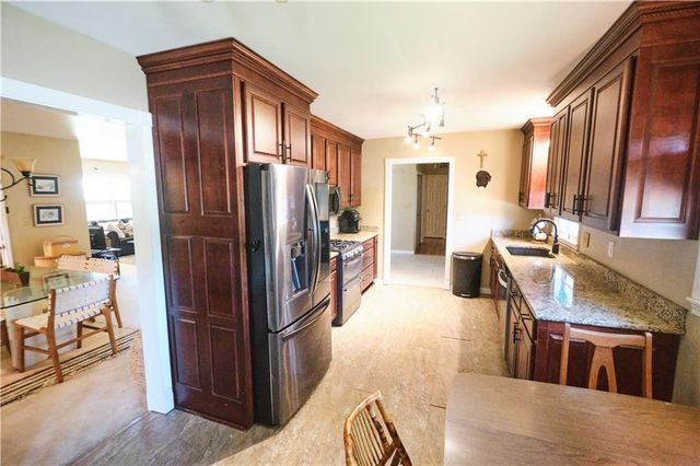 608 Sycamore Lane, Pittsburg, KS 66762